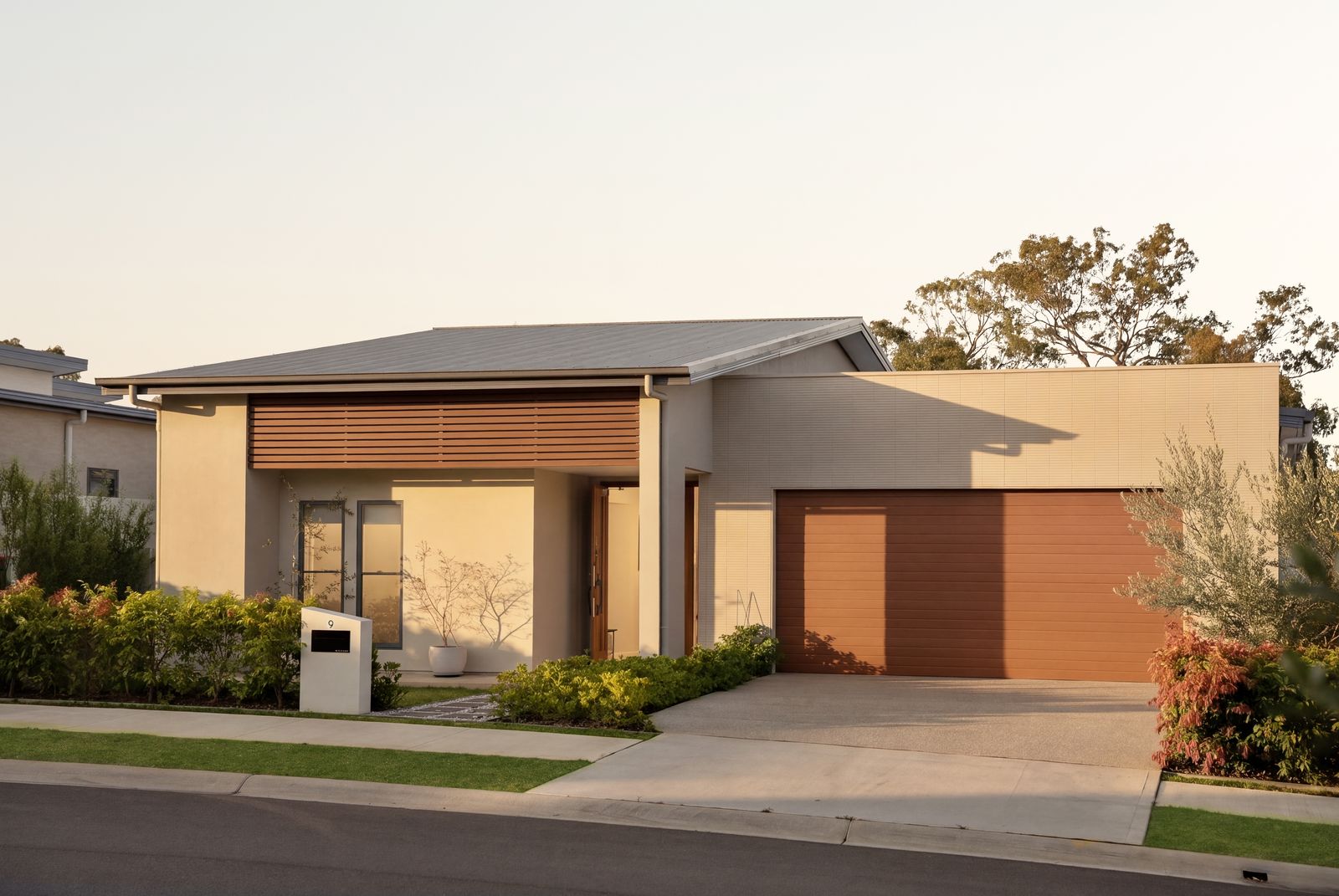 9 Hewitson Court, Gledswood Hills - Image 1